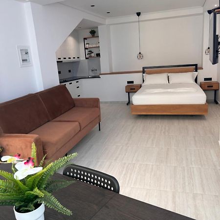 Crown Apartment Sarandë Buitenkant foto