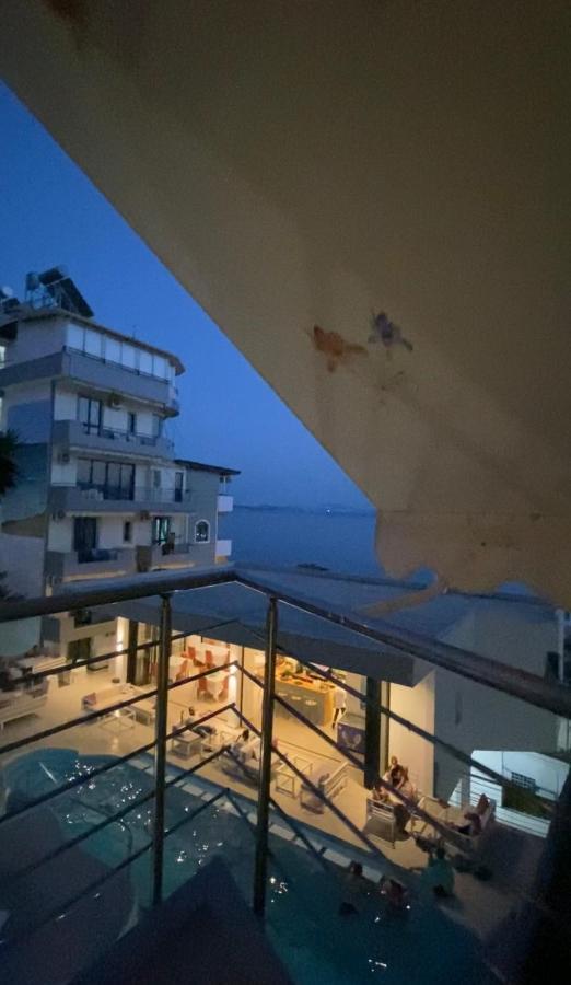 Crown Apartment Sarandë Buitenkant foto
