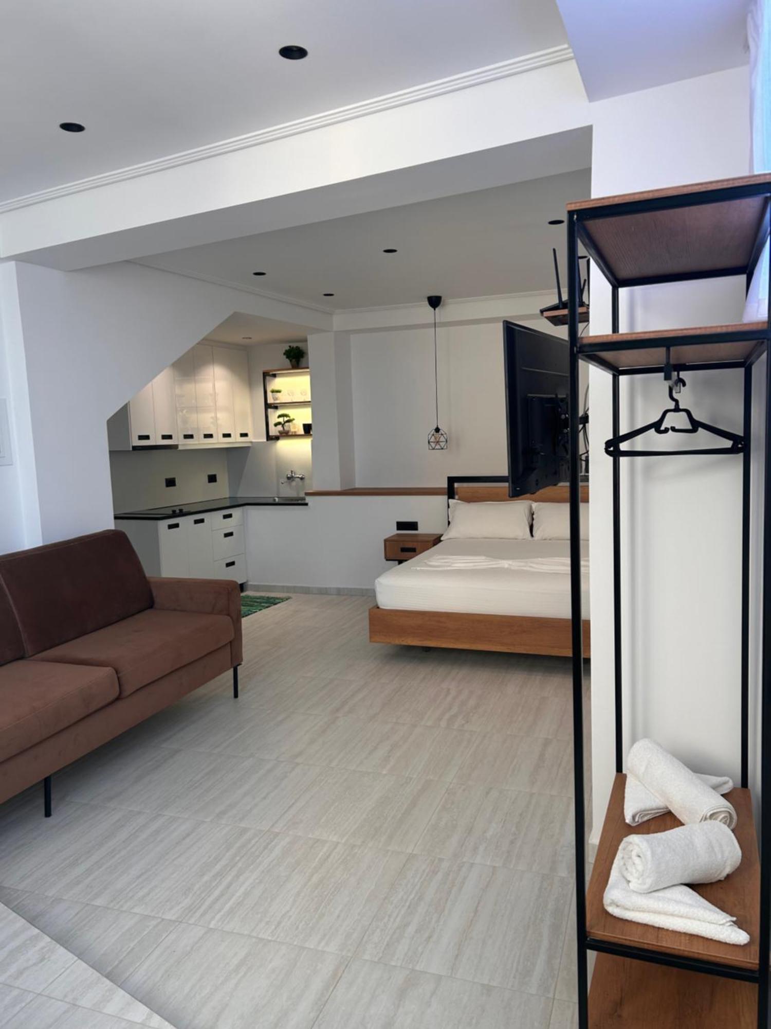 Crown Apartment Sarandë Buitenkant foto