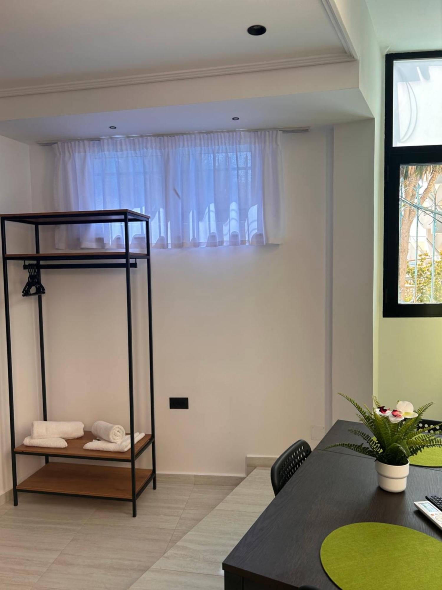 Crown Apartment Sarandë Buitenkant foto