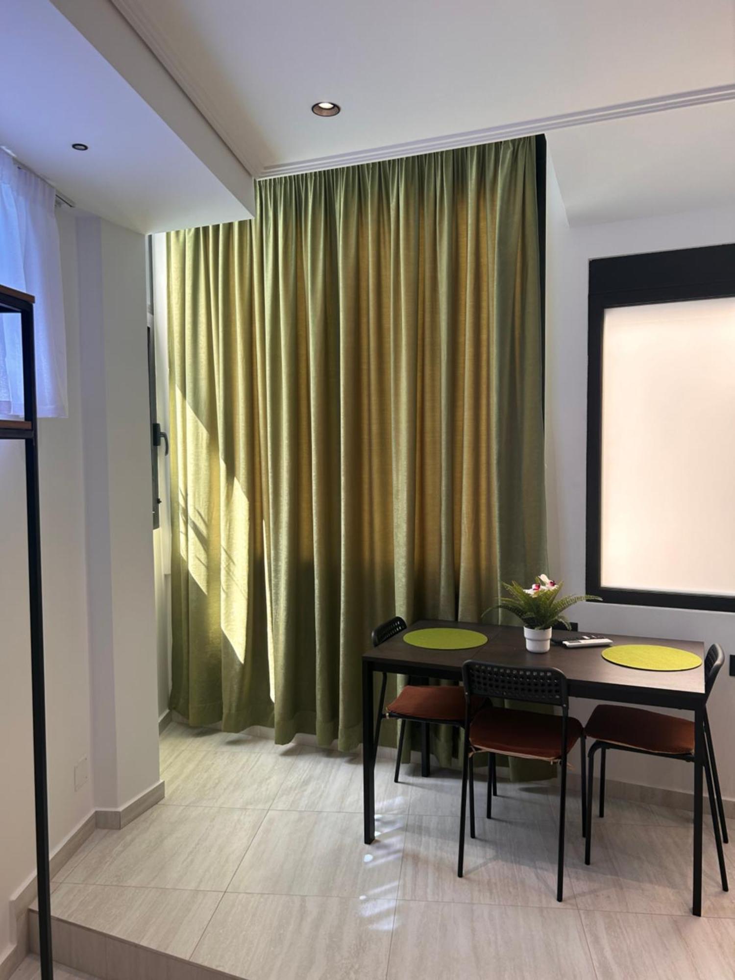 Crown Apartment Sarandë Buitenkant foto