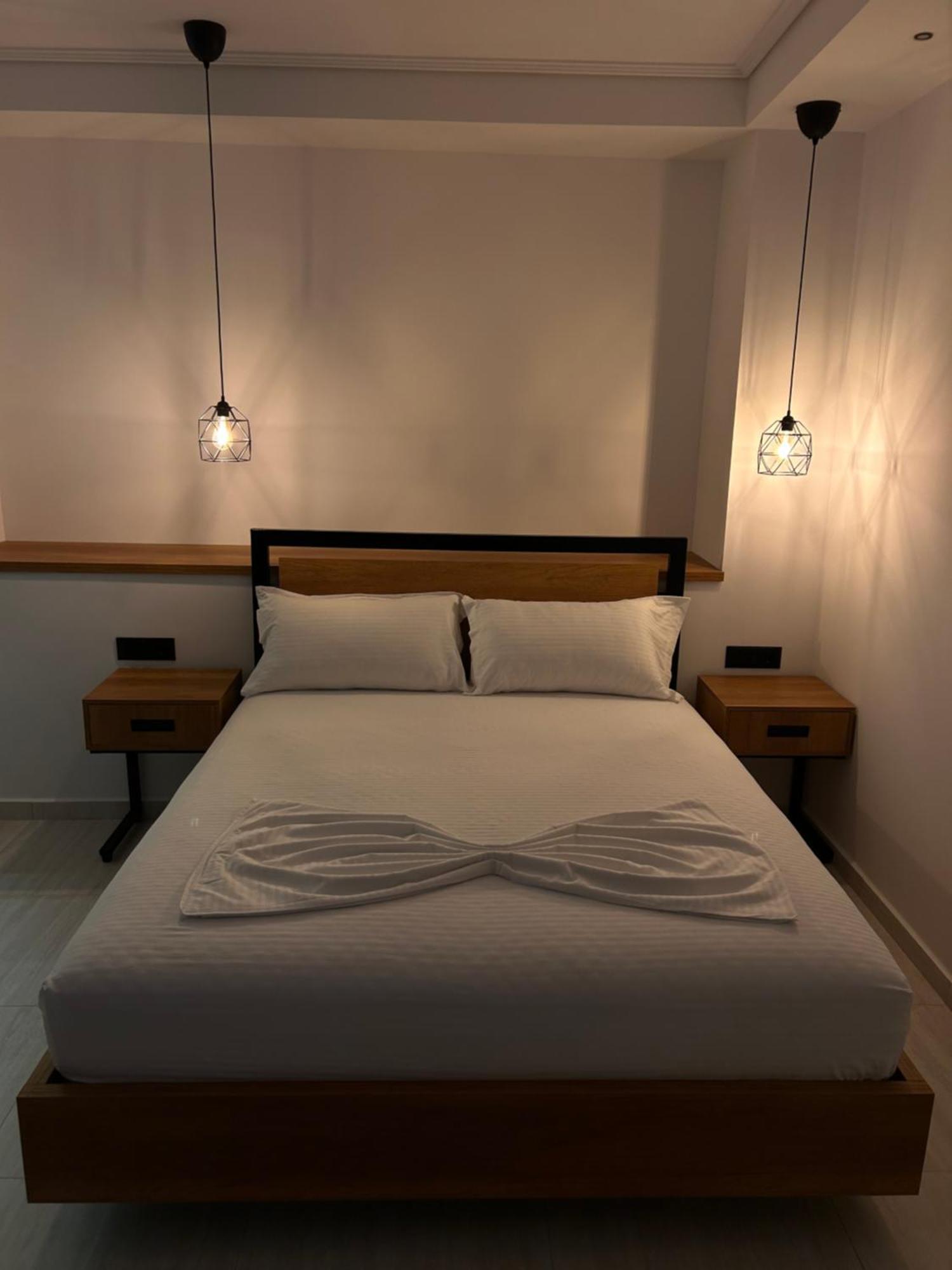 Crown Apartment Sarandë Buitenkant foto