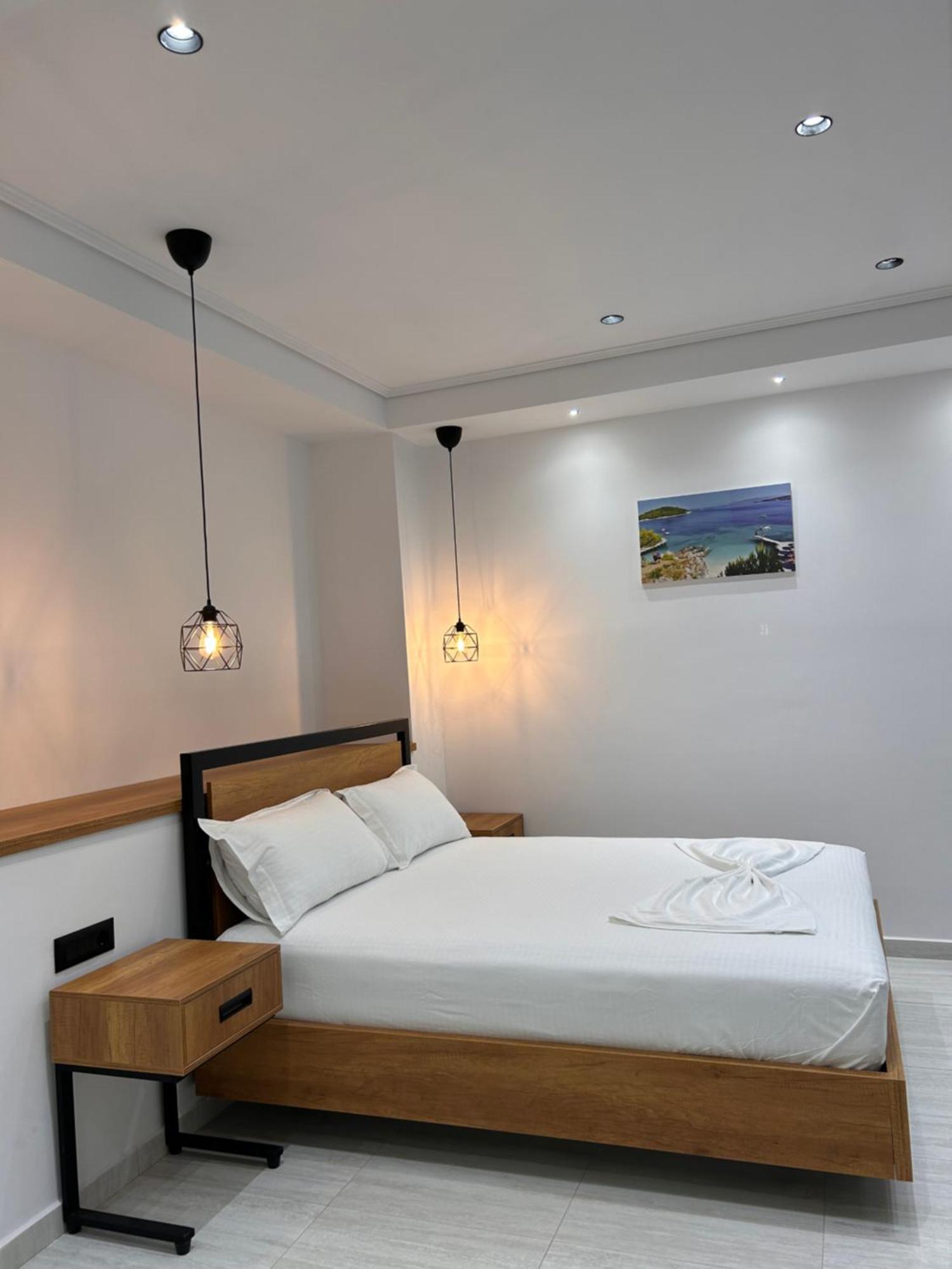 Crown Apartment Sarandë Buitenkant foto