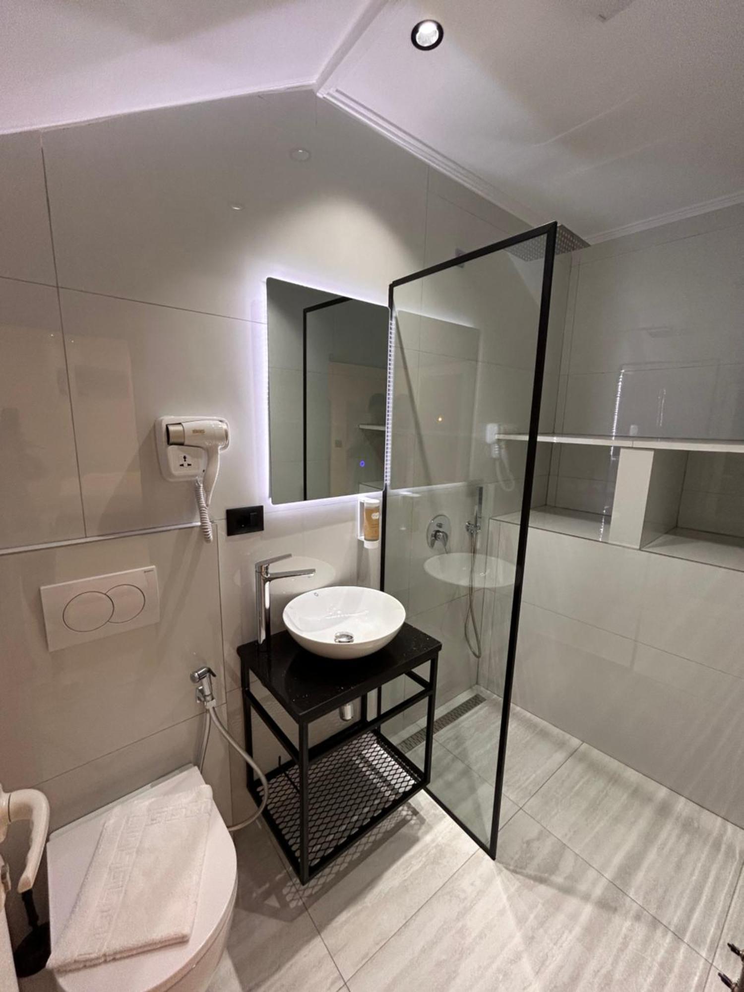 Crown Apartment Sarandë Buitenkant foto